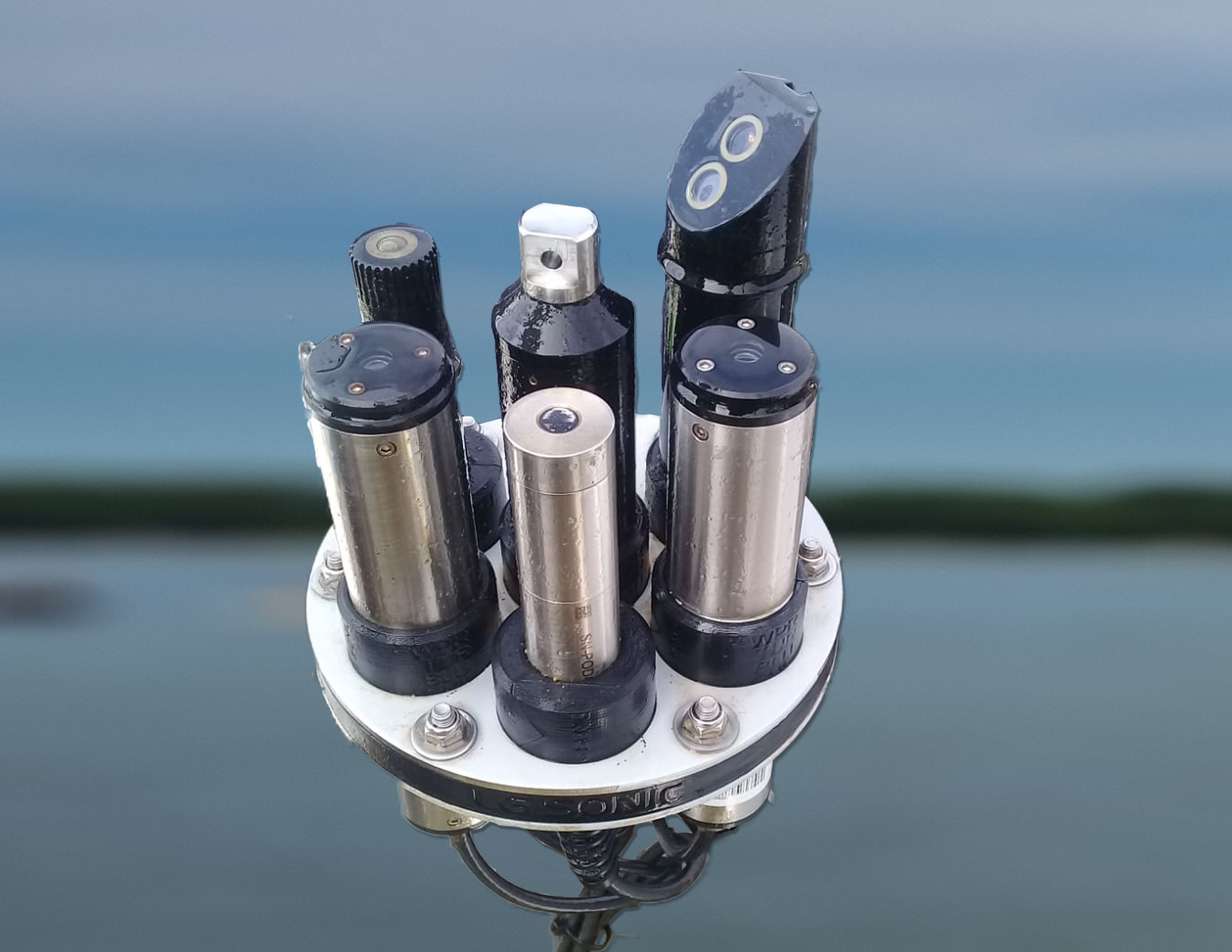 LG Sonic Sensorset for real-time water quality monitoring