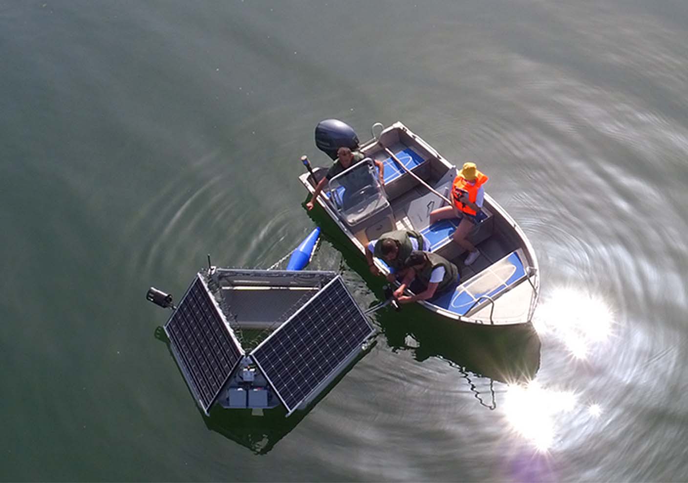 installation by boat of a water monitoring buoy
