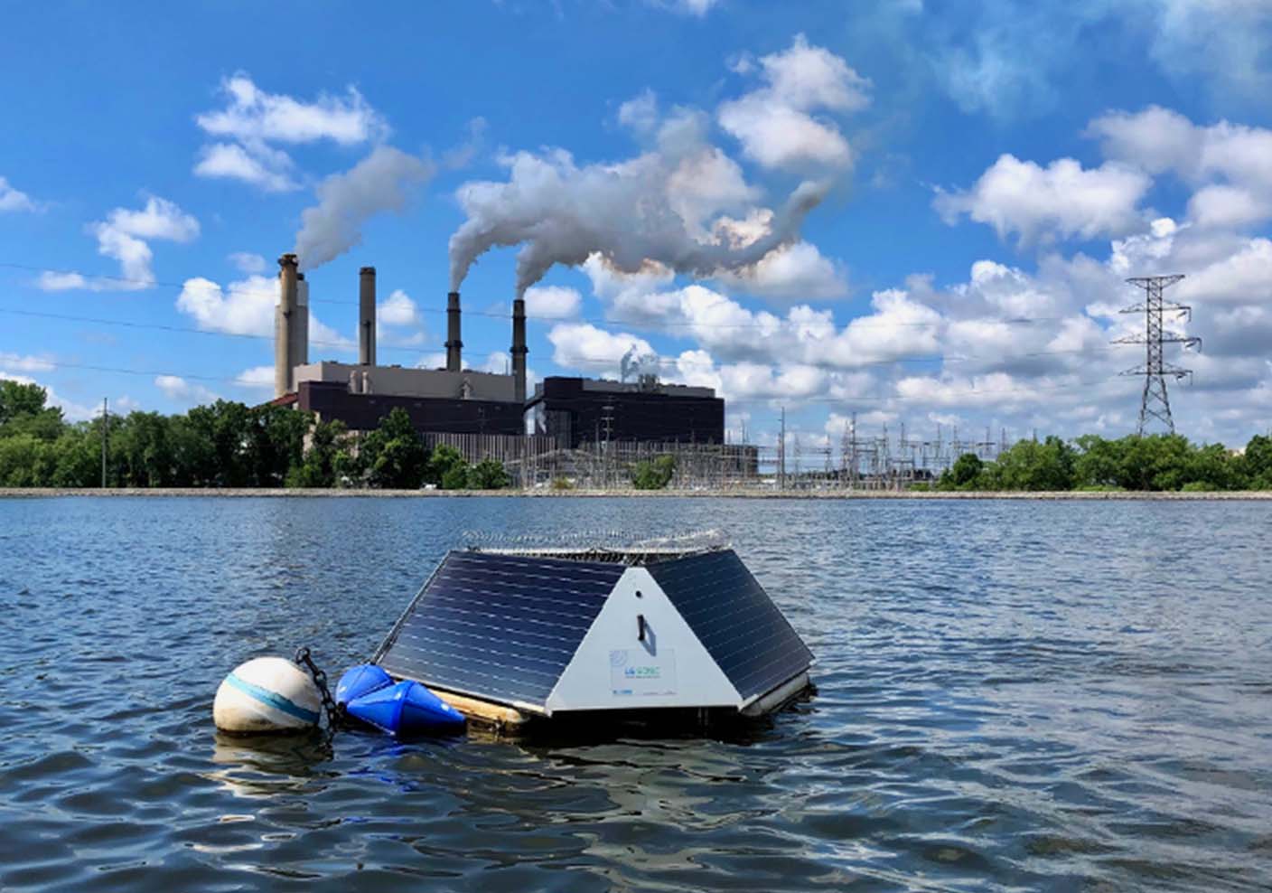 Algae control device in a power plant
